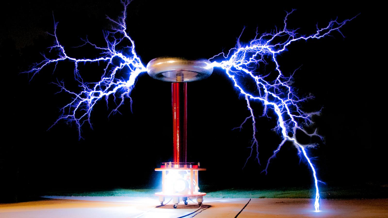 Cameron Prince - Nikola Tesla historian and Tesla coil builder